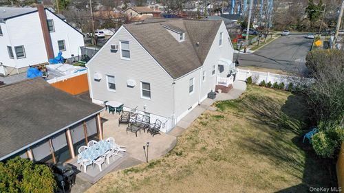 380 Doris Ave, Franklin Square, NY, 11010-1325 | Card Image