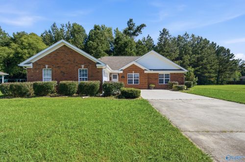 242 Chestnut Oak Cir, Owens Cross Roads, AL, 35763-8527 | Card Image