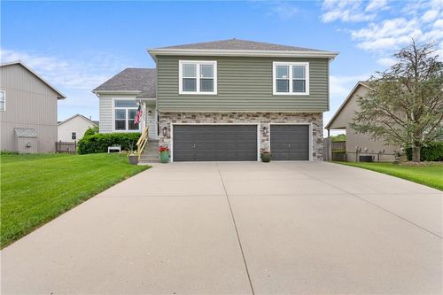 1834 White Tail Ln, Liberty, MO, 64068-2591 | Card Image