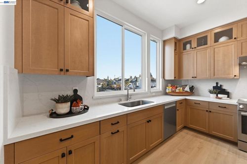 2009 Grand St, Alameda, CA, 94501-1227 | Card Image