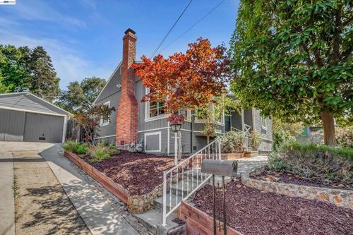 7538 Circle Hill Dr, Oakland, CA, 94605-2621 | Card Image
