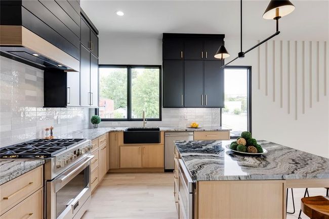 1962 8 Th St, Townhouse with 3 bedrooms, 4 bathrooms and null parking in Chamblee GA | Image 5