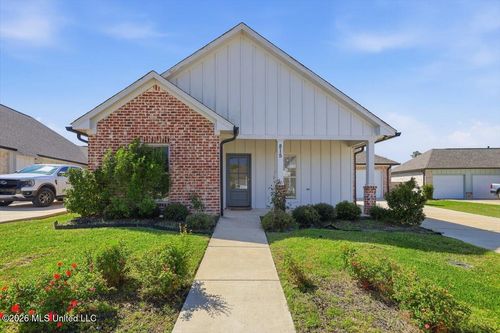 815 Long Leaf Cir, Brandon, MS, 39042-1802 | Card Image