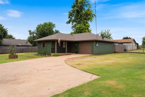 21151 N Meridian Ave, Edmond, OK, 73012-9313 | Card Image