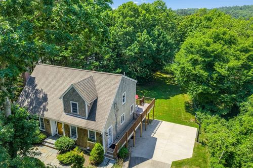 908 W Falmouth Hwy, Falmouth, MA, 02540-2118 | Card Image