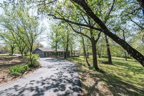 106 Oak Hills Dr, Coffeyville, KS, 67337-9614 | Card Image