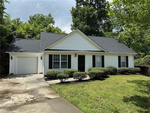 1102 Maury Ln, Greensboro, NC, 27401-4275 | Card Image