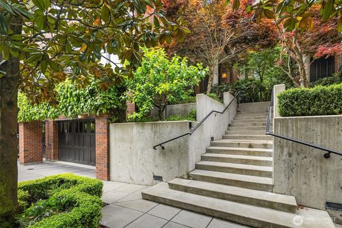 721 Harvard Ave E, Seattle, WA, 98102-4625 | Card Image