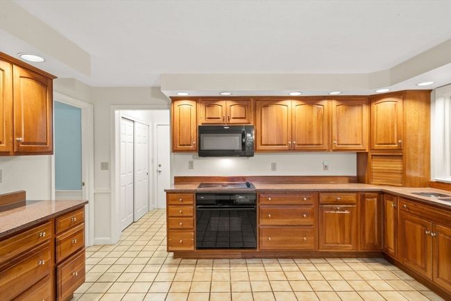 369 Border Rd, House other with 4 bedrooms, 4 bathrooms and 6 parking in Concord MA | Image 13