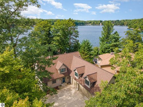 5685 Shirley Ann Dr, Harrison, MI, 48625-9699 | Card Image