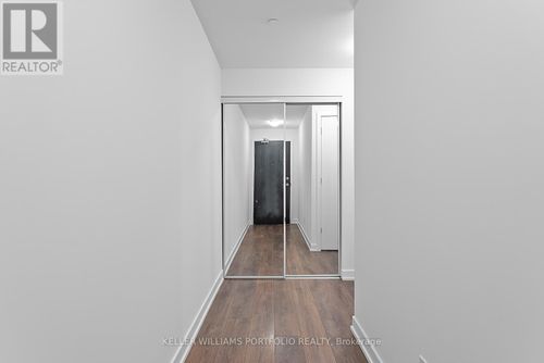 1009-50 Bruyeres Mews, Toronto, ON, M5V0H8 | Card Image
