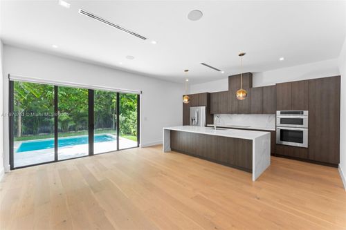 3132 Plaza St, Miami, FL, 33133-4317 | Card Image