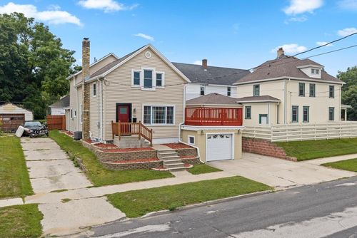 713 Huron Street, Manitowoc, WI, 54220 | Card Image