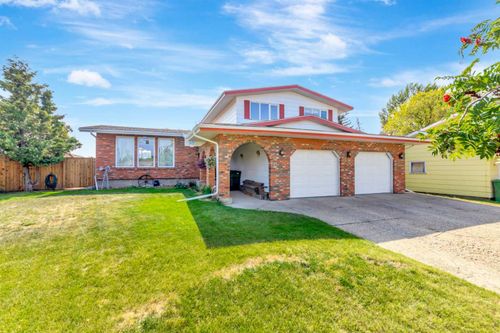5621 35 Street, Lloydminster, AB, T9V1S1 | Card Image