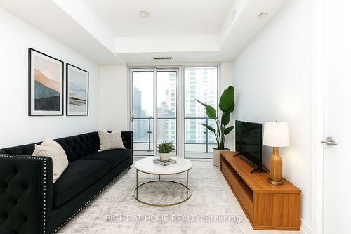 1301-39 Roehampton Ave, Toronto, ON, M4P0G1 | Card Image