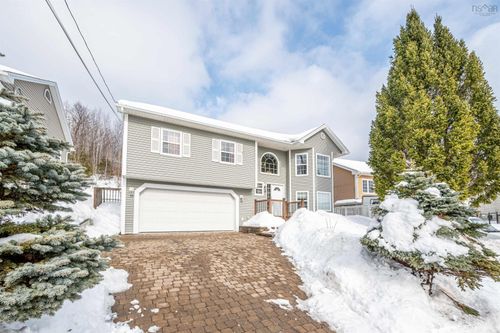 15 Feller Crt, Middle Sackville, NS, B4E3M4 | Card Image