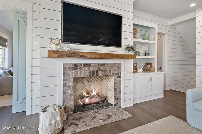 Features custom mantle cut from trees on original lot! | Image 17