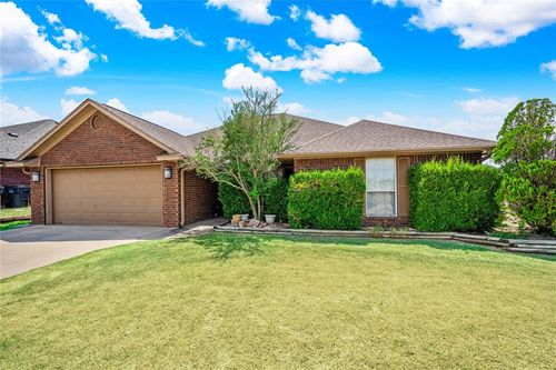 401 Se Lancelot Ln, Lawton, OK, 73501-6391 | Card Image