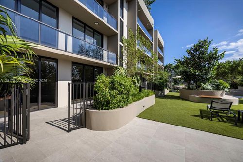 203-3034 Oak Ave, Coconut Grove, FL, 33133-5127 | Card Image