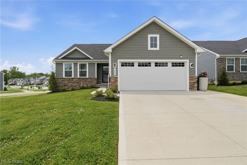 1082 Bookman Ave, Akron, OH, 44312-4142 | Card Image