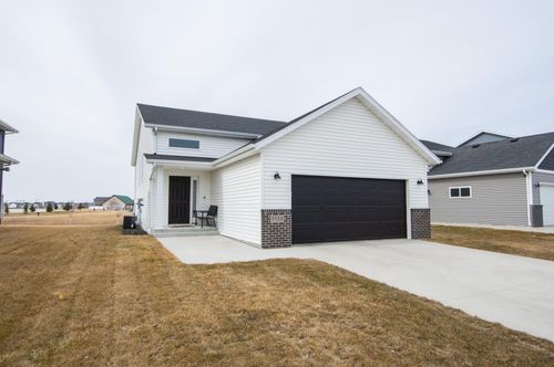 5534 8th St W, West Fargo, ND, 58078-4078 | Card Image