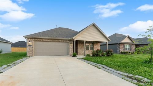 1902 E Endura Park Dr, Siloam Springs, AR, 72761-7160 | Card Image