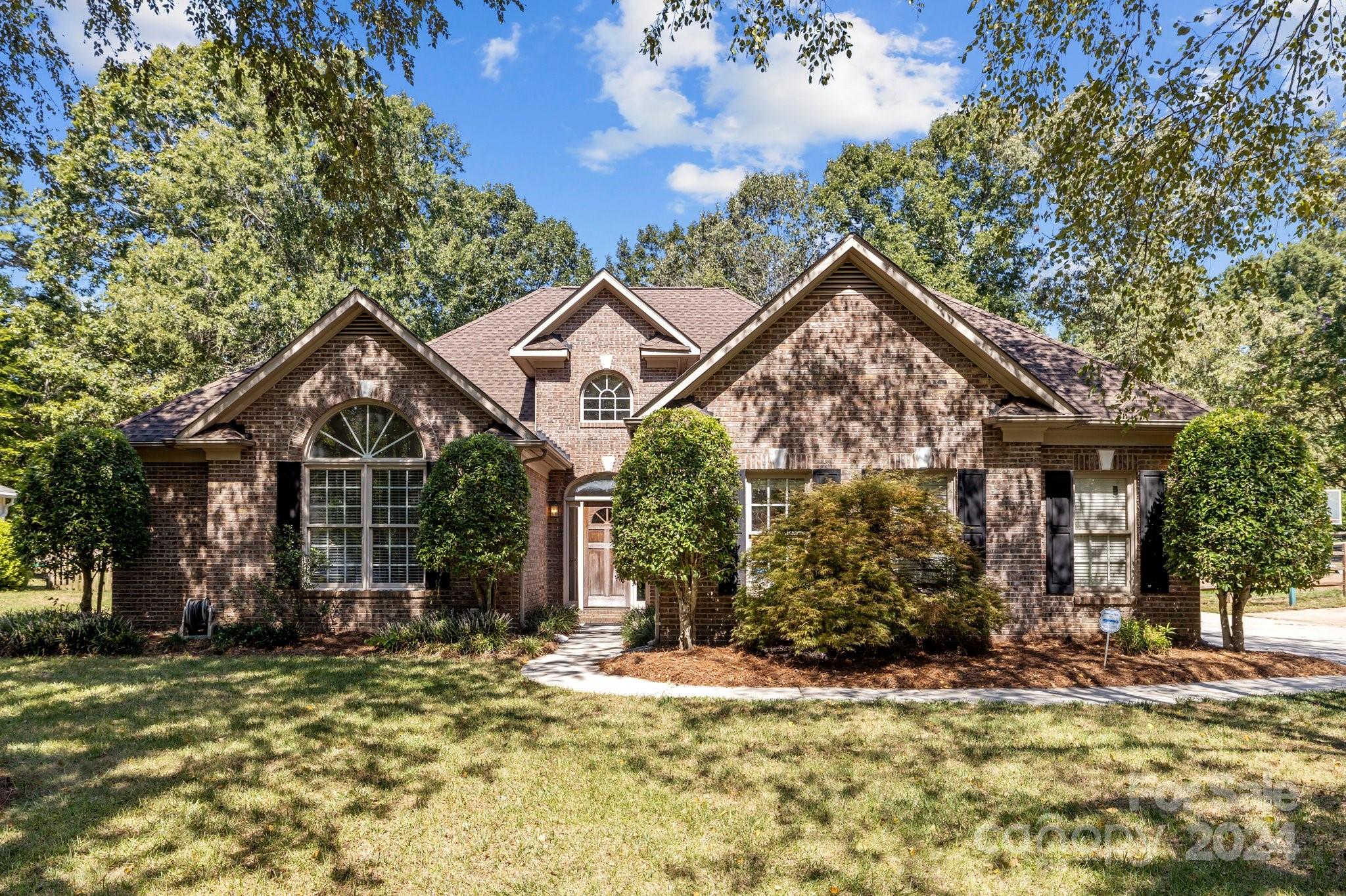 Hogans Bluff Ln, Mint Hill, NC 28227