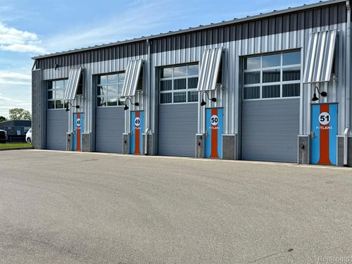 50 Pit Ln, Pontiac, MI, 48341-2794 | Card Image