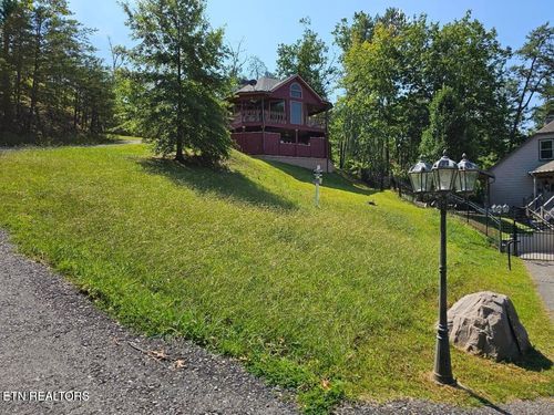 2 Village Cir, Sevierville, TN, 37862 | Card Image