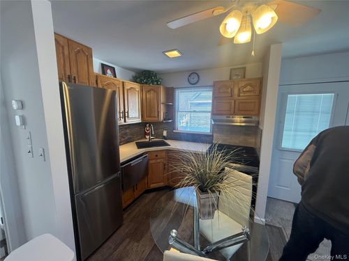 83 Beecher Rd, Babylon, NY, 11703-3903 | Card Image