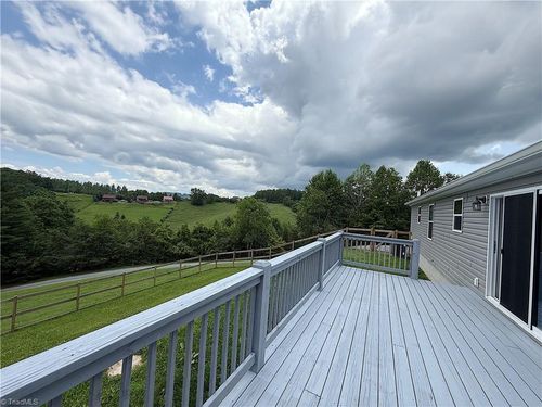 242 Hickory Heights Dr, Boone, NC, 28607-7326 | Card Image