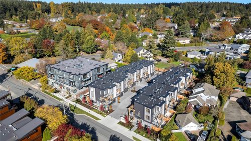 13-2590 Penrhyn St, Saanich, BC, V8N1G3 | Card Image