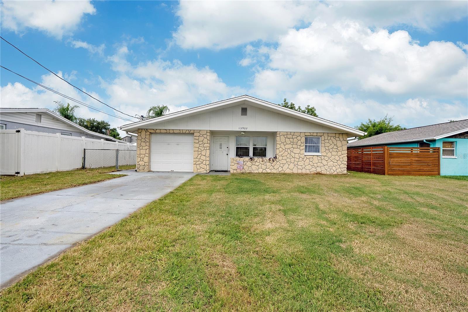 Berkowitz Ave, Hudson, FL 34667