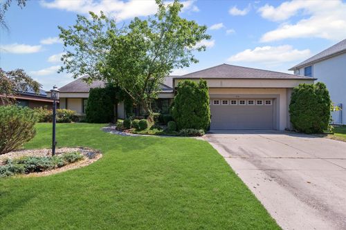 414 Beringer Cir, Urbana, IL, 61802-2280 | Card Image