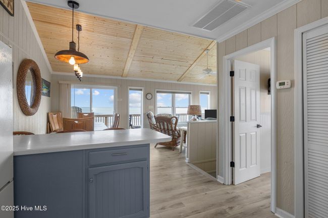 WEST - 2003 Ocean Dr, Townhouse with 4 bedrooms, 3 bathrooms and null parking in Emerald Isle NC | Image 21