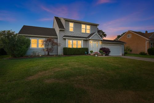 7944 Nottingham Ave, Burbank, IL, 60459-1619 | Card Image