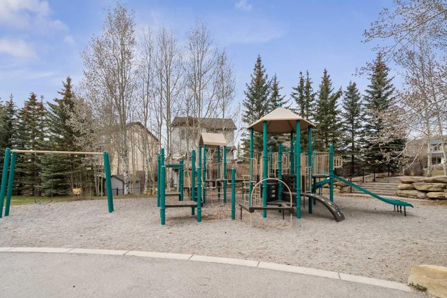 48 Hidden Creek Rise Nw, Home with 3 bedrooms, 2 bathrooms and 2 parking in Calgary AB | Image 31