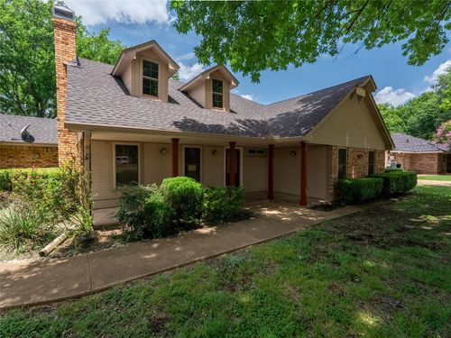 411 Chad Ln, Red Oak, TX, 75154-7609 | Card Image