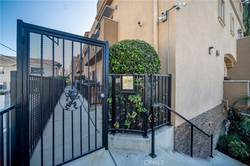 apt-5-10808 Kling St, Toluca Lake, CA, 91602-4410 | Card Image