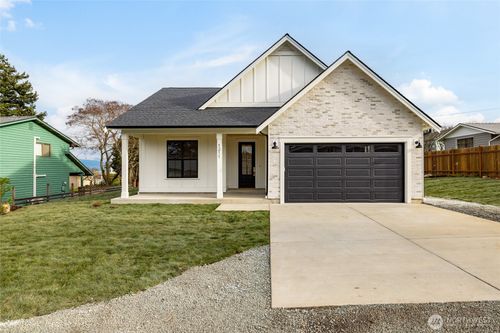 1211 King St, Anacortes, WA, 98221-3925 | Card Image