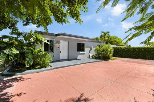 10045 Sw 51st Ter, Miami, FL, 33165-7105 | Card Image