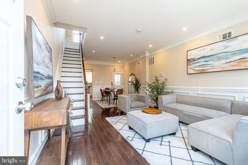 720 Shirley St, PHILADELPHIA, PA, 19130-2826 | Card Image