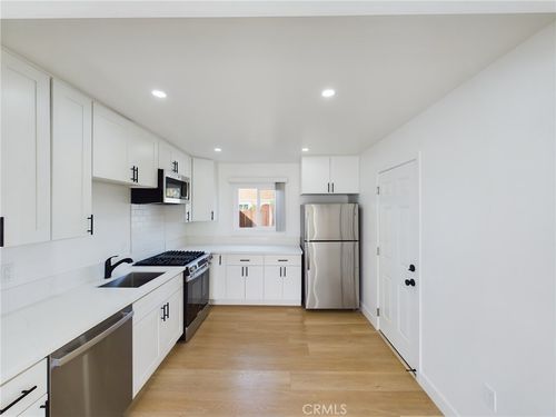3284 Luna Ave, San Diego, CA, 92117-1725 | Card Image