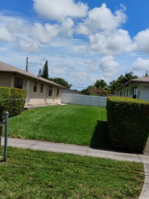 2122-2122-2120 Thomas St, Hollywood, FL, 33020-2035 | Card Image