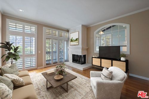 17099 Palisades Cir, Pacific Palisades, CA, 90272-2139 | Card Image