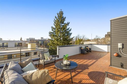 1014 A Ne 70th St, Seattle, WA, 98115 | Card Image