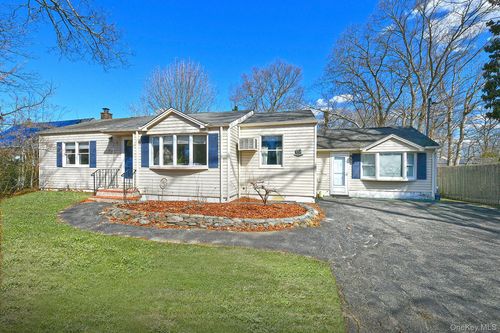 37 Chester St, East Northport, NY, 11731-3010 | Card Image