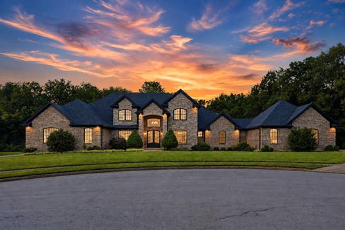 211 Wedgewood Cir, Paris, KY, 40361-2702 | Card Image