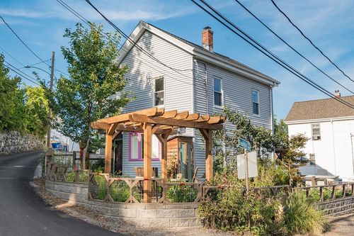 18 Browns Ave, Waltham, MA, 02453-4220 | Card Image