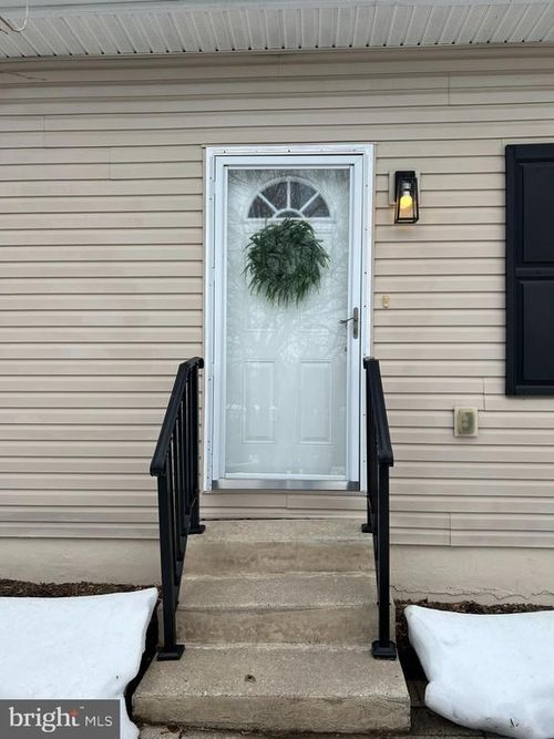 637 Mccalls Ferry Rd, PARKESBURG, PA, 19365-1040 | Card Image